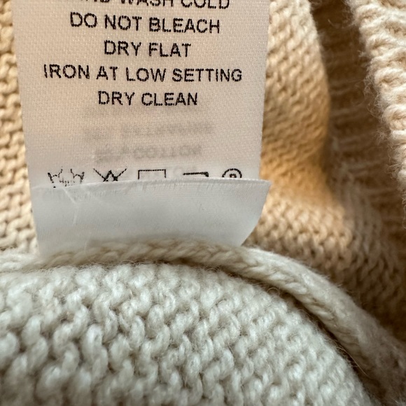 One Grey Day oversized XS sweater. Wool blend makes this warm to wear. - Picture 5 of 7